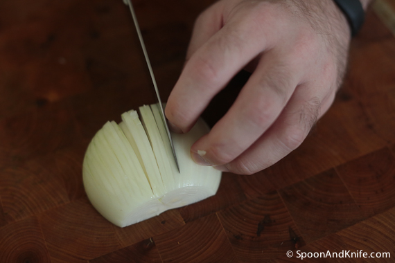how to cut an onion